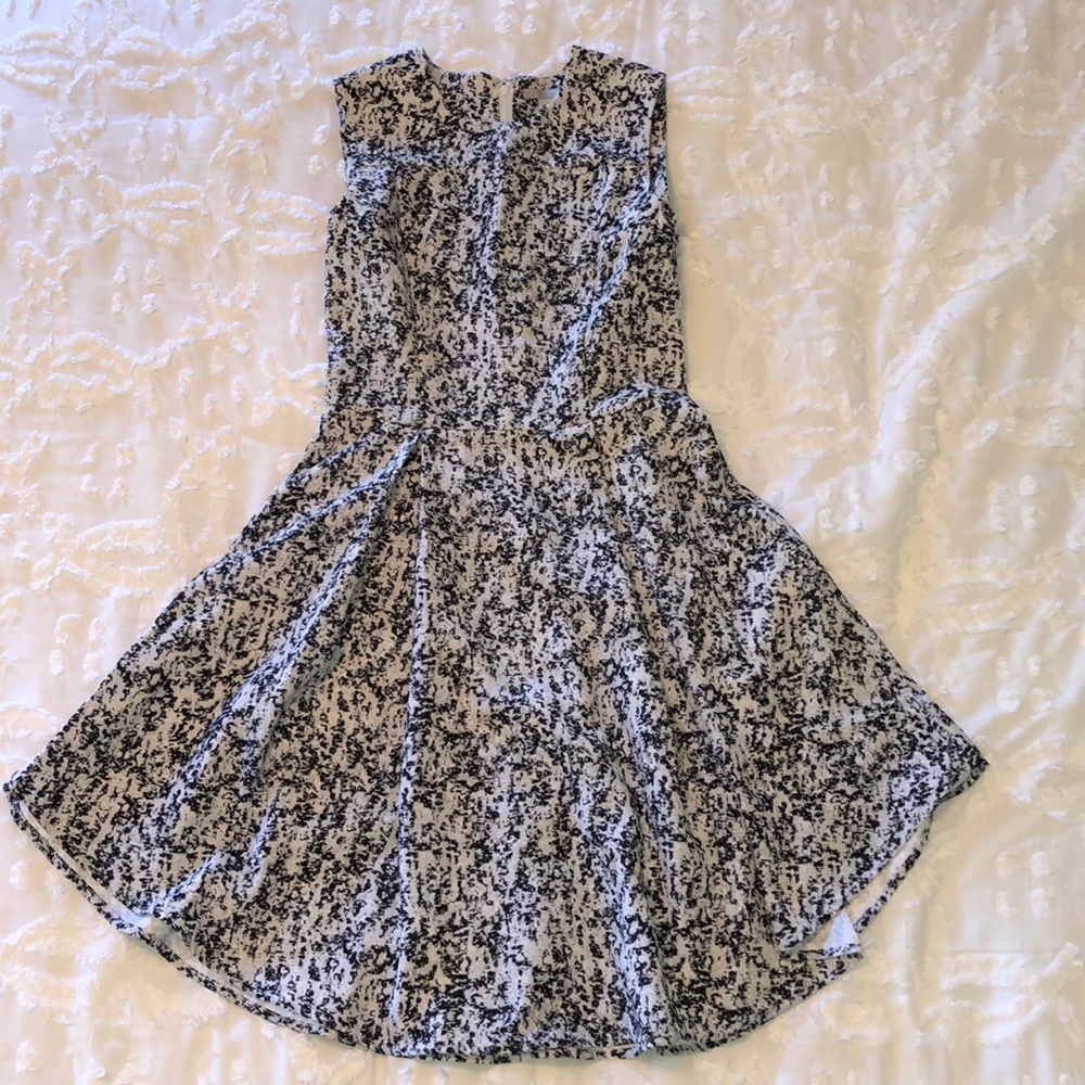 Never worn w/o tags, patterned H&M dress
